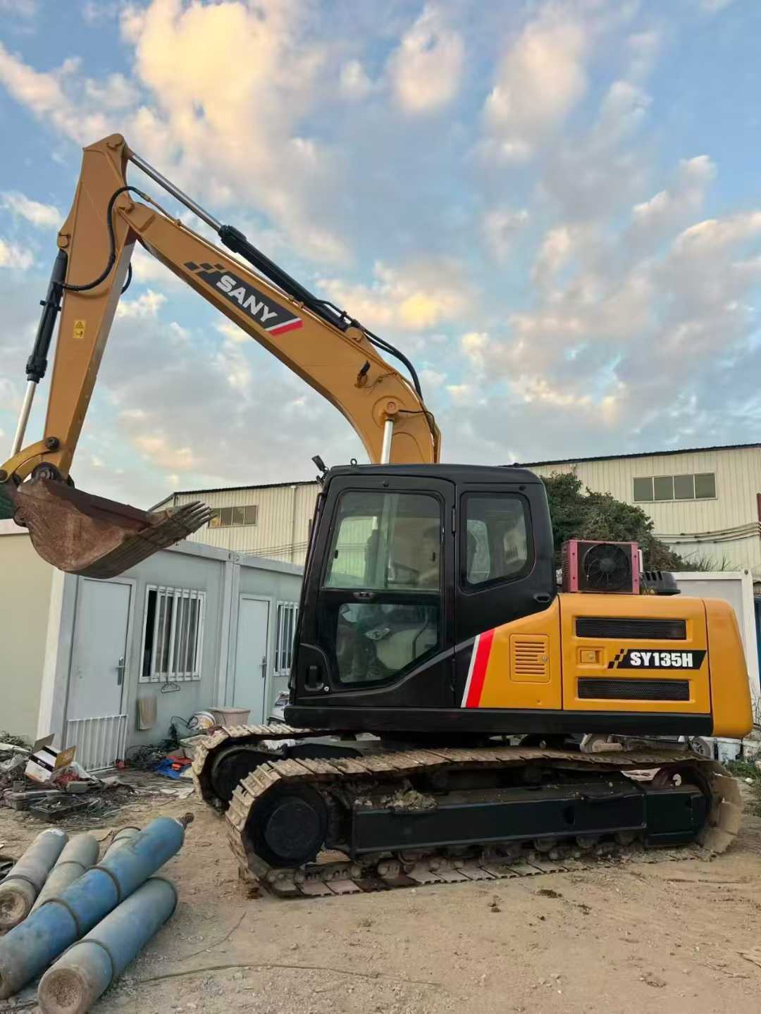 Used Sany SY135 Excavator 2016 Model / 2