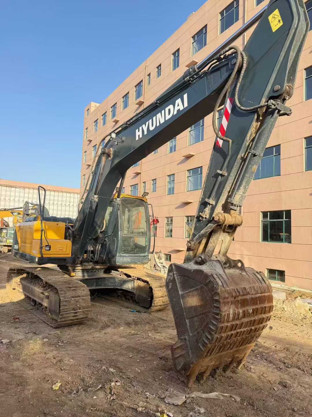 Used Hyundai R215VS Excavator 2016 Model / 3