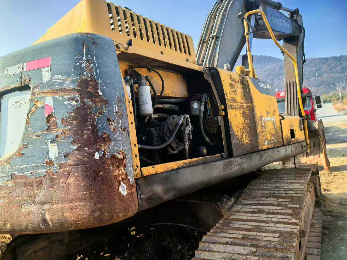 Used Volvo EC300D Excavator 2014 Model / 8