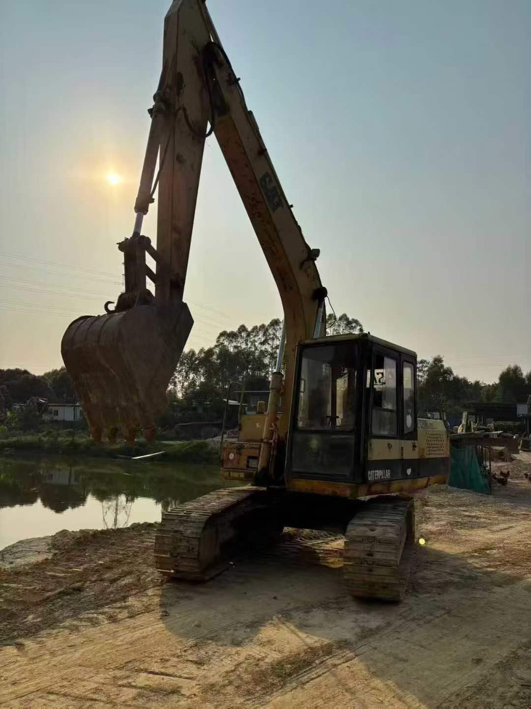 Used Caterpillar CT20 Excavator 2016 Model / 2