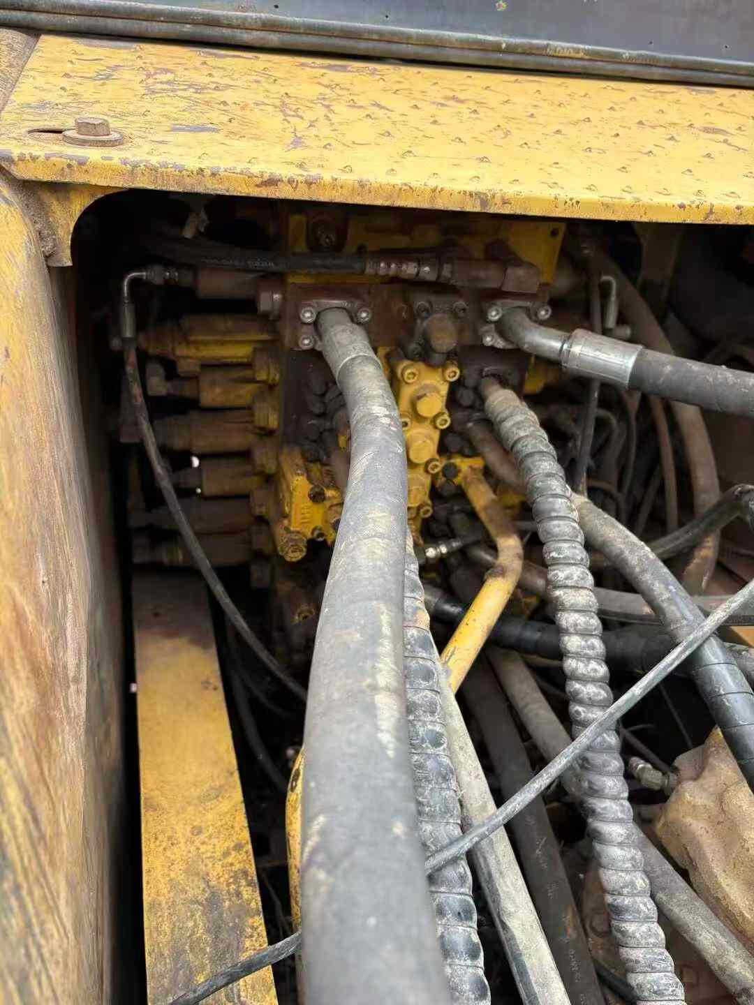 Used Komatsu PC200-8 Excavator 2011 Model / 7