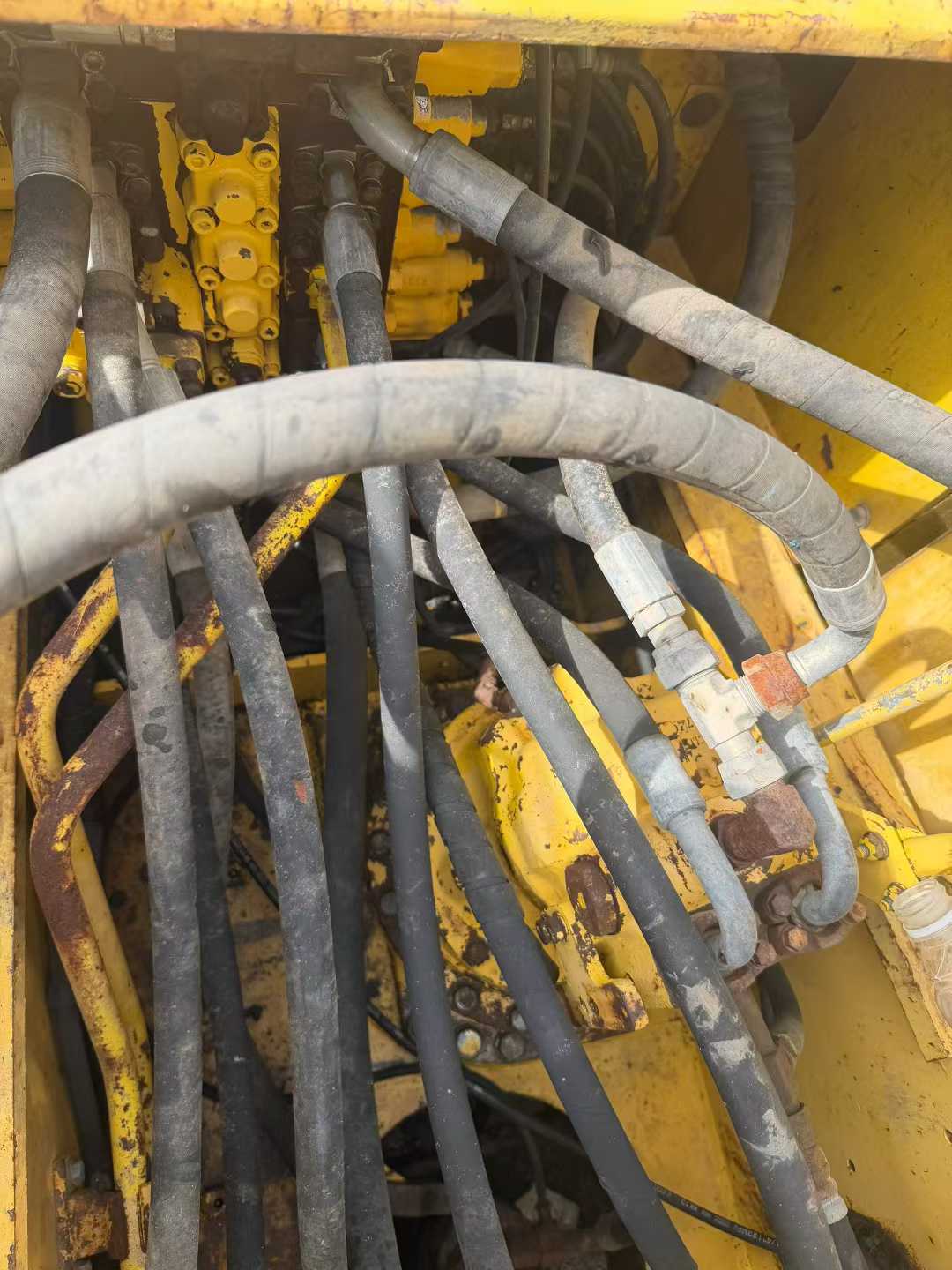 Used Komatsu PC210 Excavator 2016 Model / 8