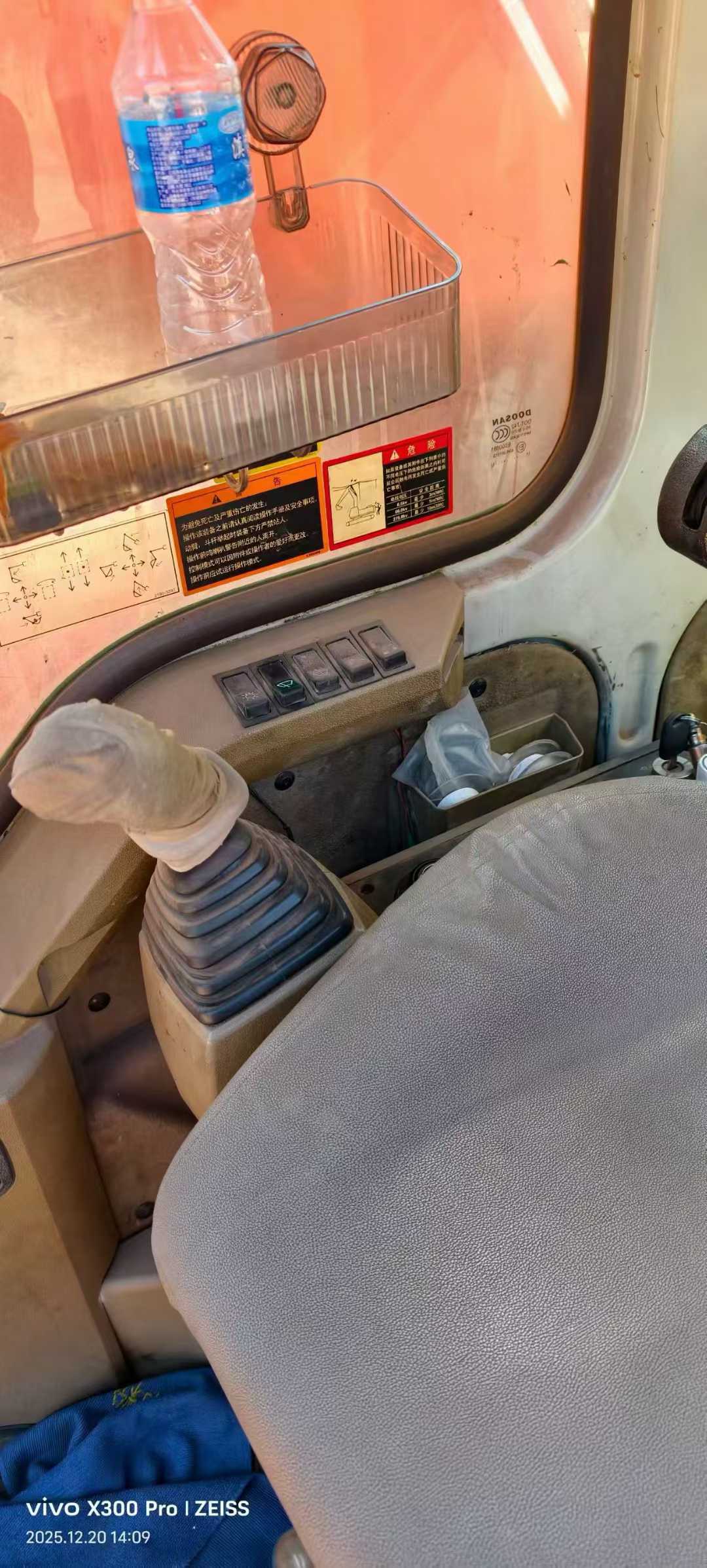 Used Doosan DH220 Excavator 2012 Model / 8