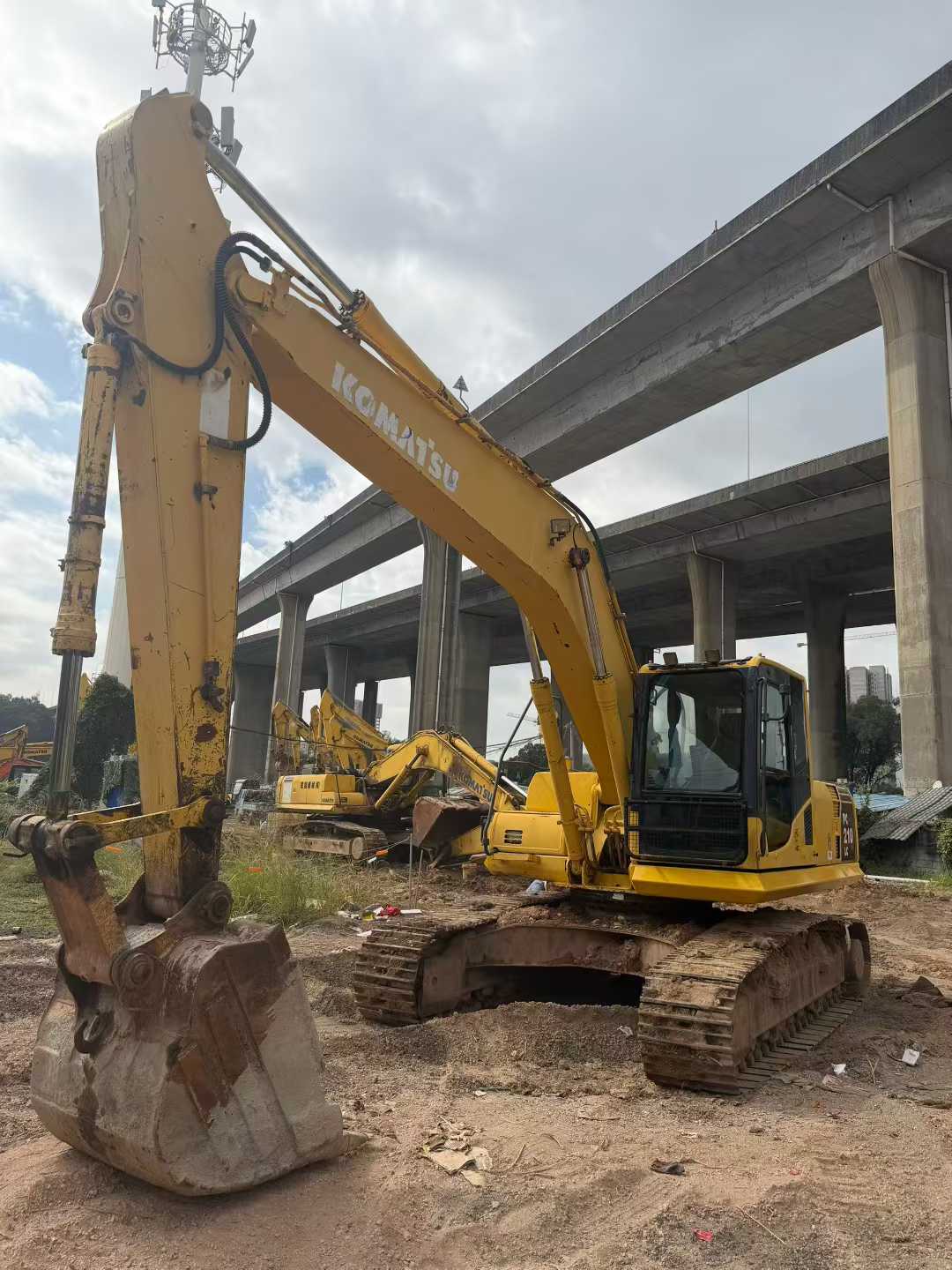 Used Komatsu PC210 Excavator 2016 Model / 4