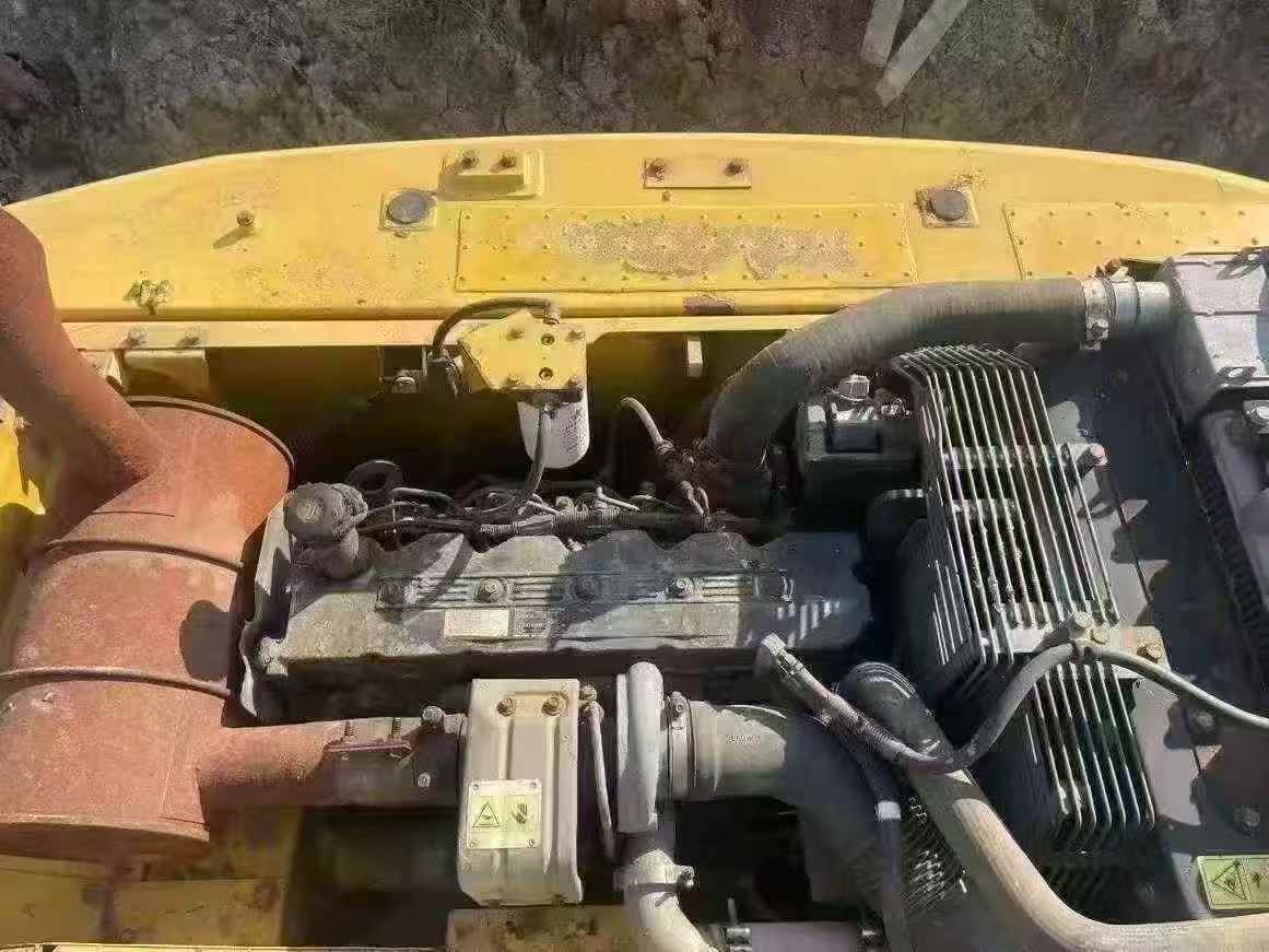 Used Komatsu PC200 Excavator 2014 Model / 4