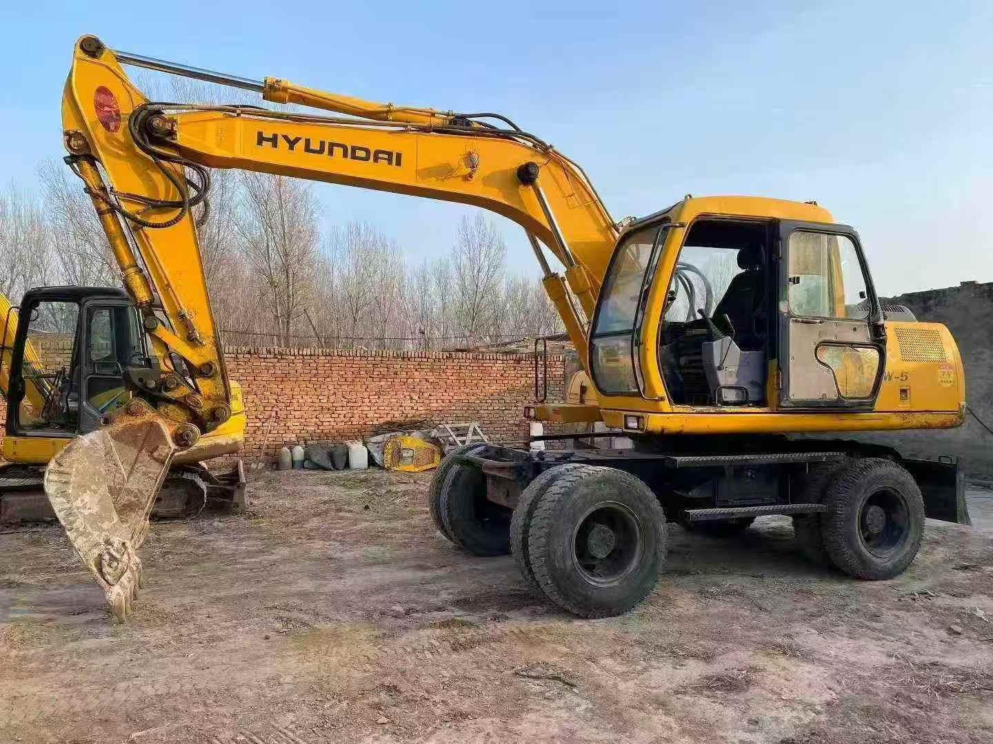 Used Hyundai 130LVS Excavator 2016 Model / 4
