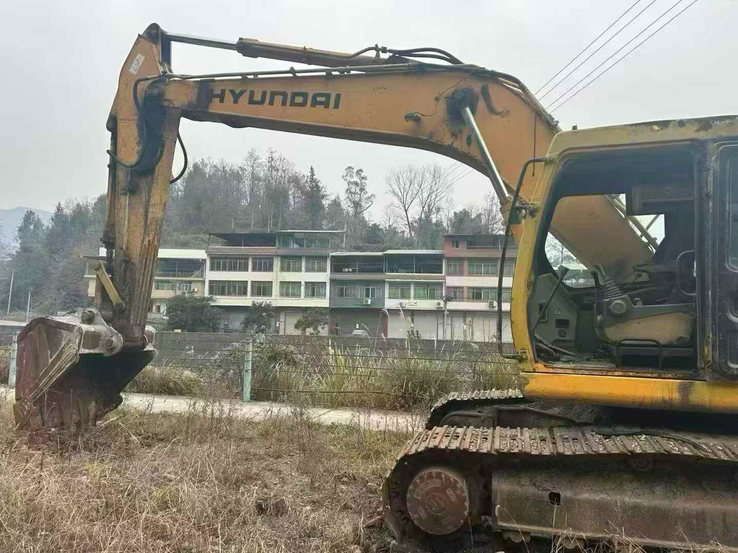 Used Hyundai R225-7 Excavator 2016 Model / 7