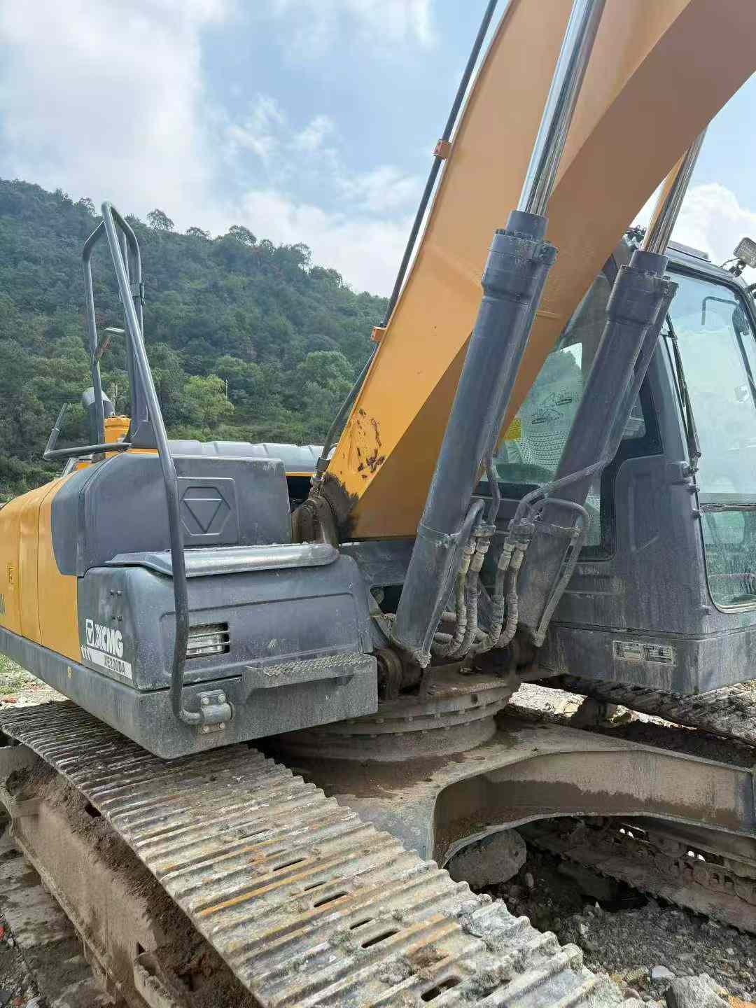 Used XCMG LW200 Excavator 2021 Model / 3