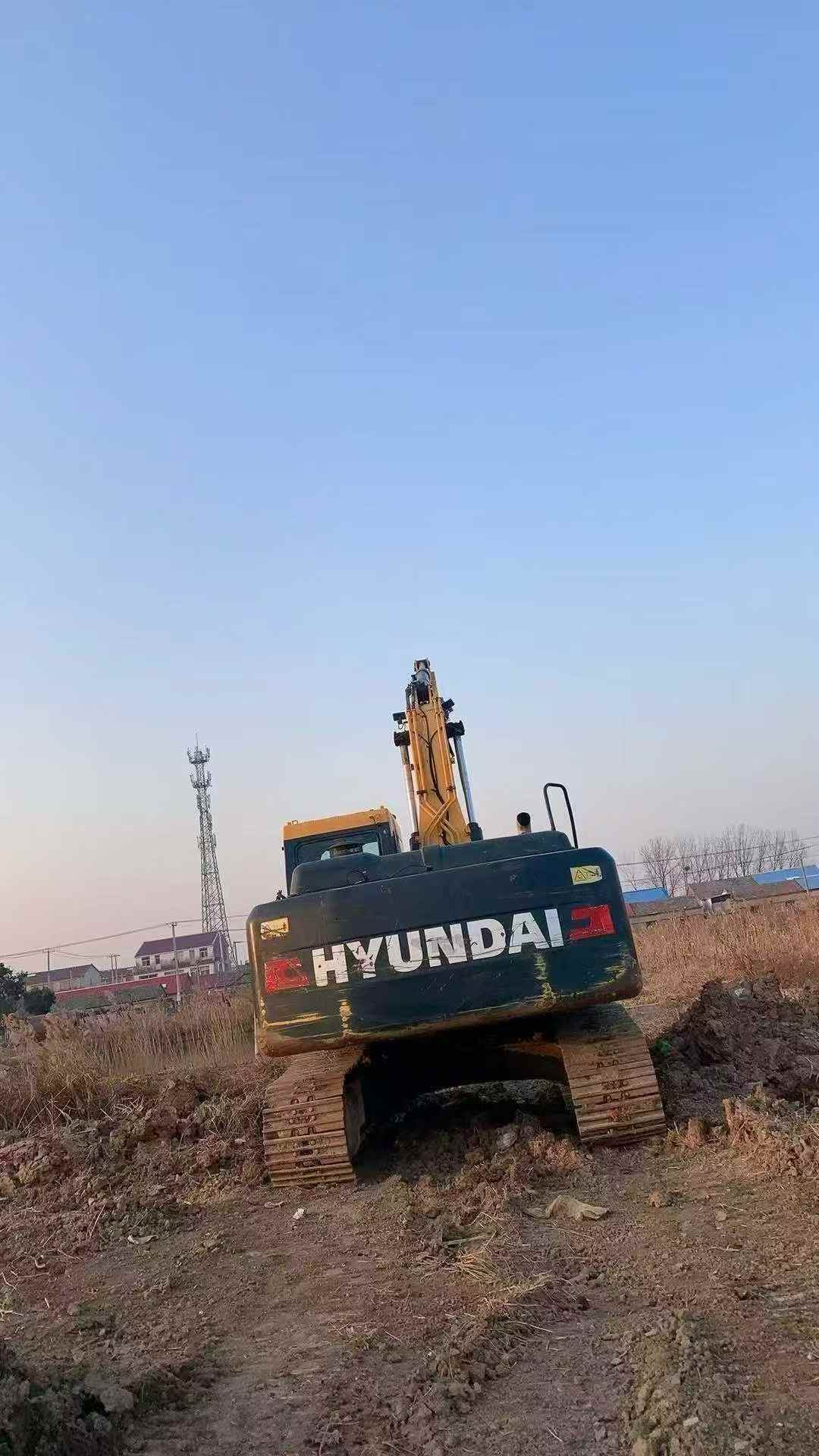 Used Hyundai R215VSN Excavator 2020 Model / 4