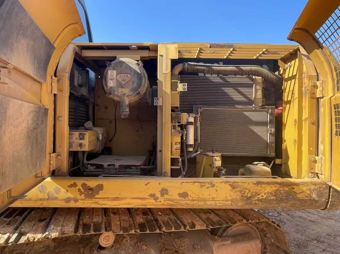 Used Caterpillar 320D Excavator 2016 Model / 7
