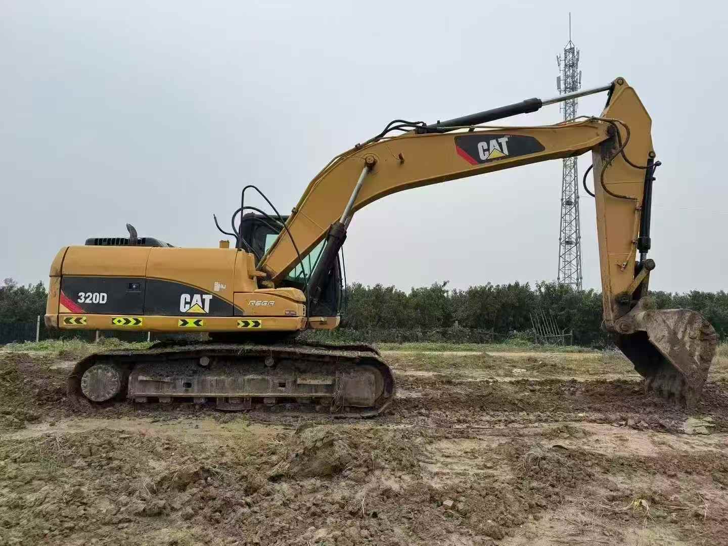 Used Caterpillar 320D Excavator 2011 Model / 3
