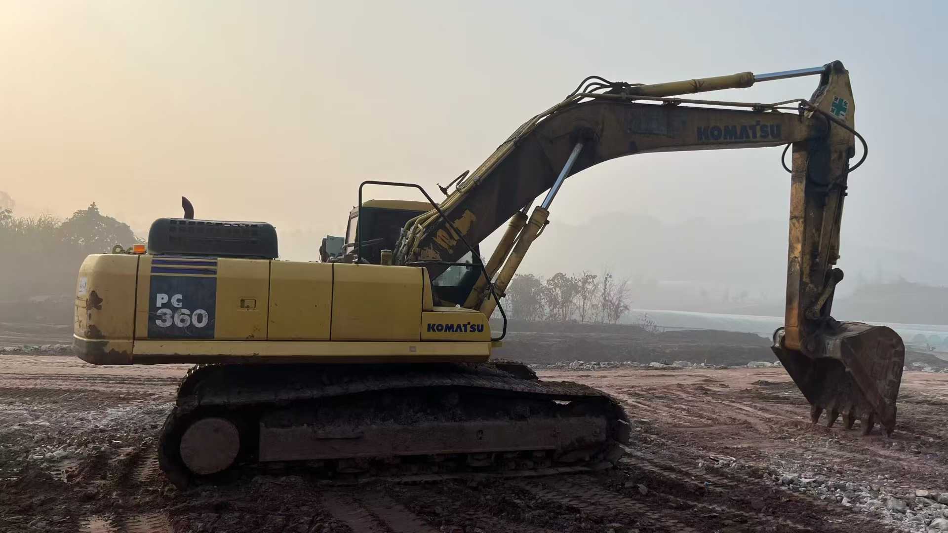 Used Komatsu WA320 Excavator 2016 Model / 4