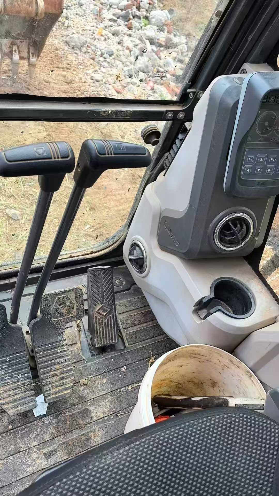 Used XCMG XE75WD Excavator 2020 Model / 4