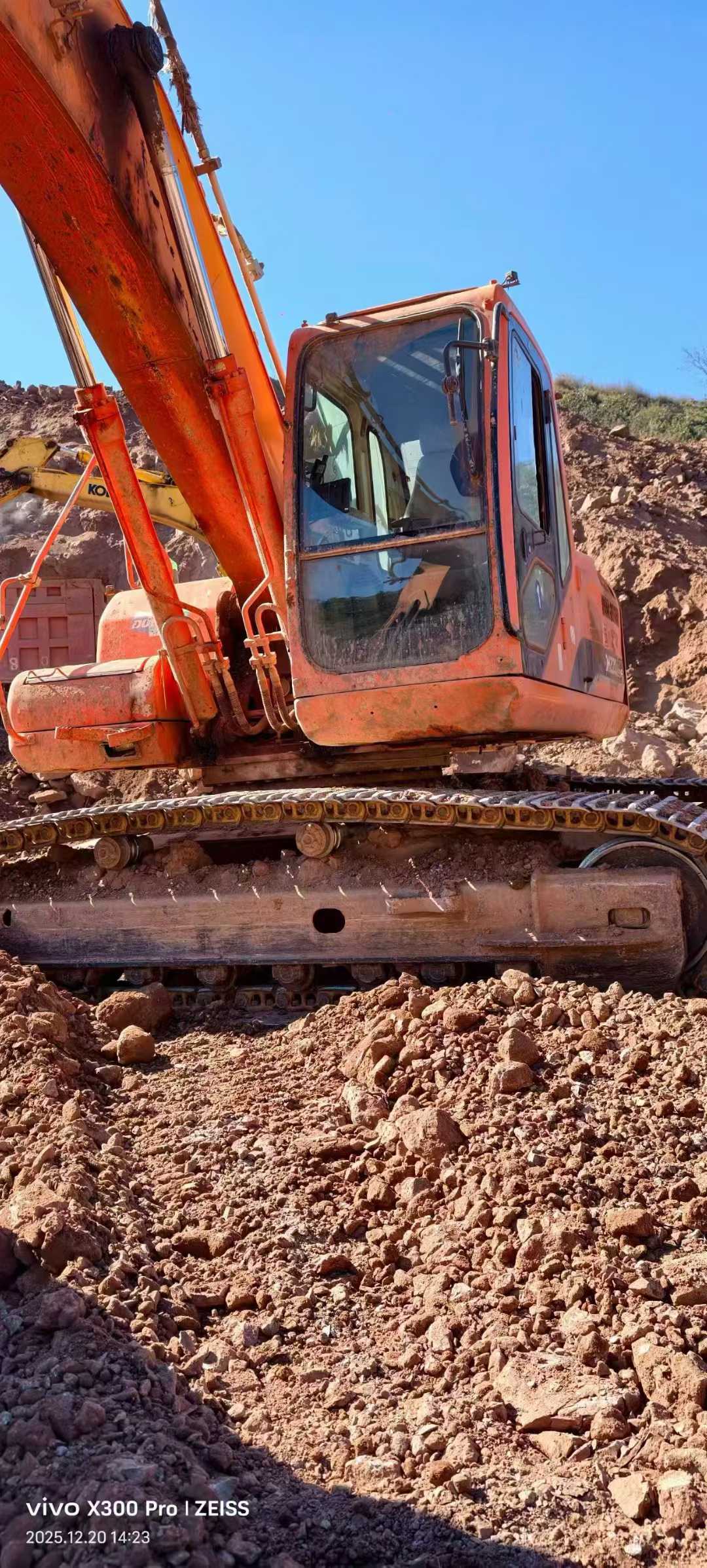 Used Doosan DH220 Excavator 2012 Model / 2