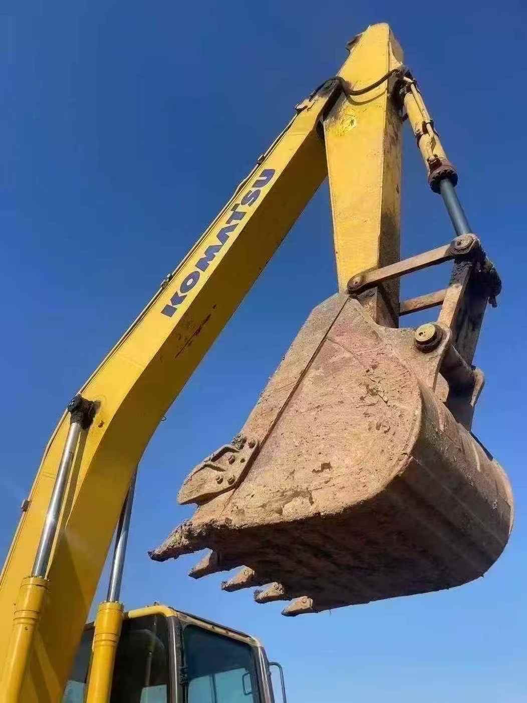 Used Komatsu PC200 Excavator 2014 Model / 3