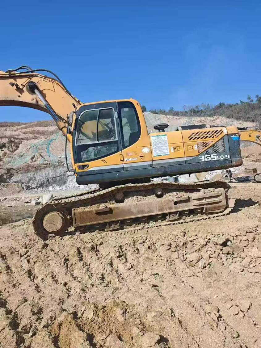 Used Hyundai R335-7 Excavator 2016 Model / 3