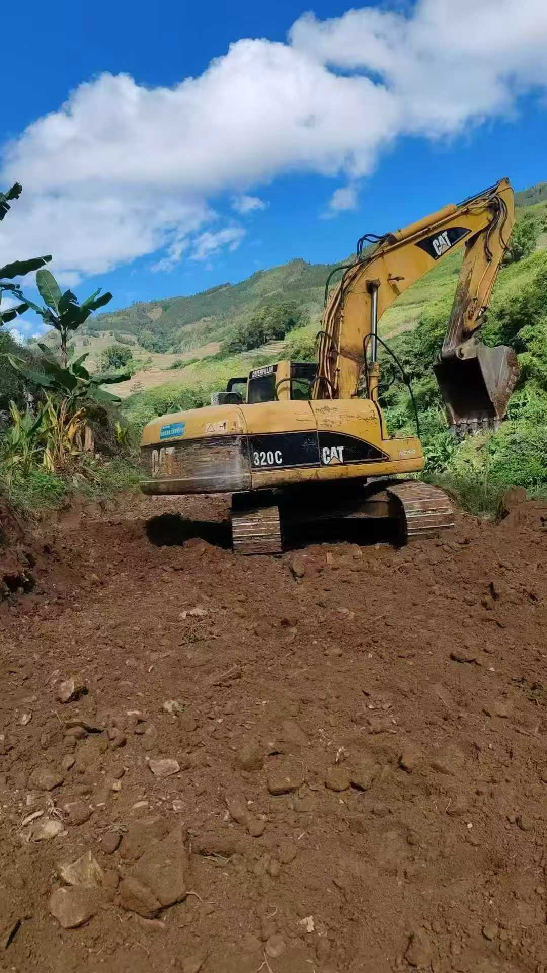 Buy Caterpillar 320C Used Excavator / 1