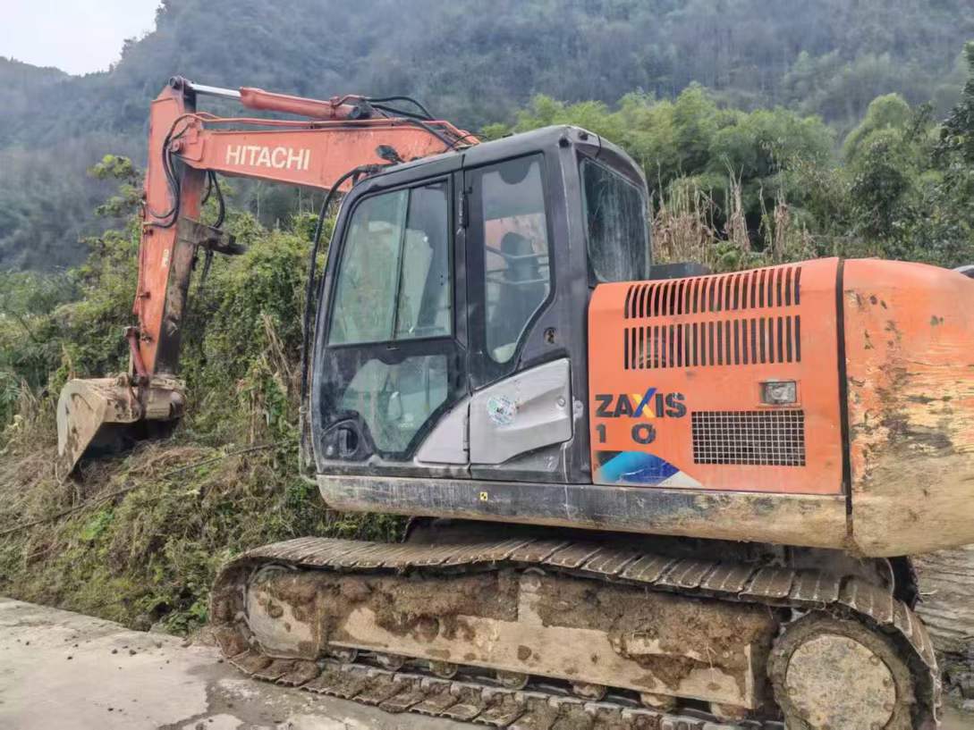 Used Hitachi ZX130-5A Excavator 2017 Model / 3