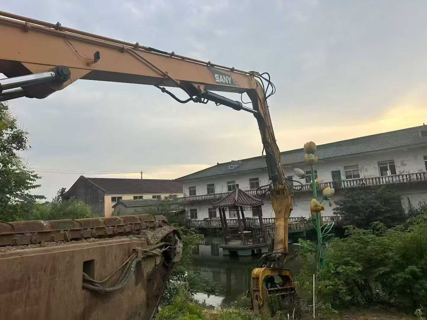 Used Sany SW305K Excavator 2017 Model / 8