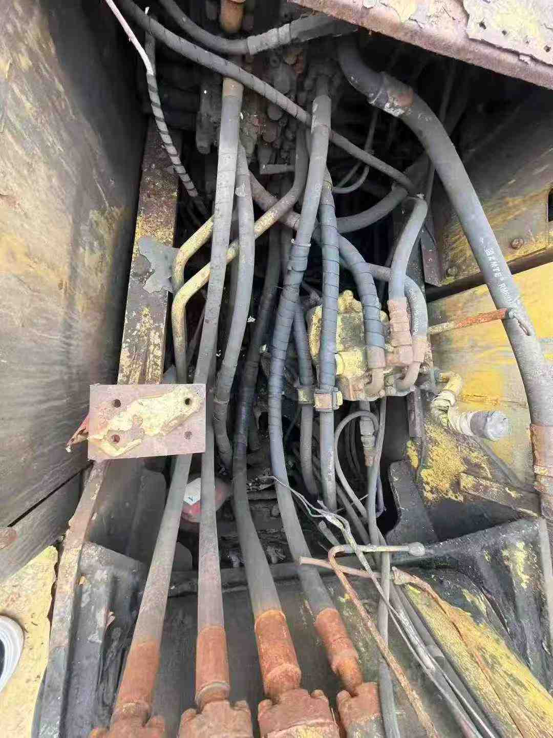 Used Komatsu PC200 Excavator 2016 Model / 6