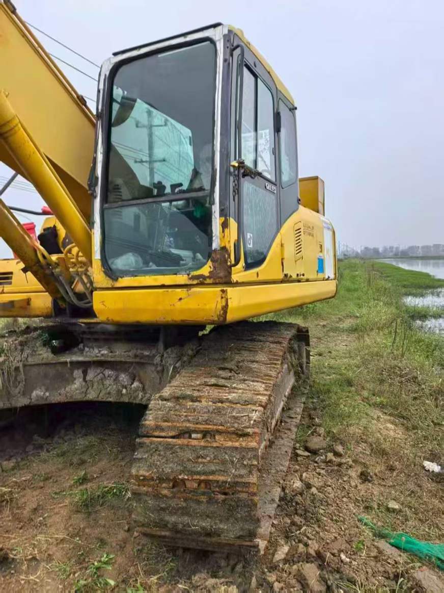 Used Komatsu PW200-7 Excavator 2007 Model / 3